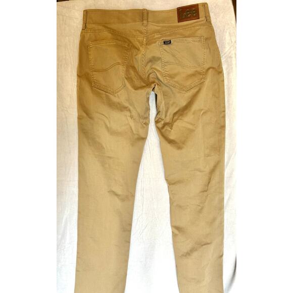 Lee “Extreme Motion” Straight Leg tapered Khaki- Size 30x 32 - Picture 6 of 7